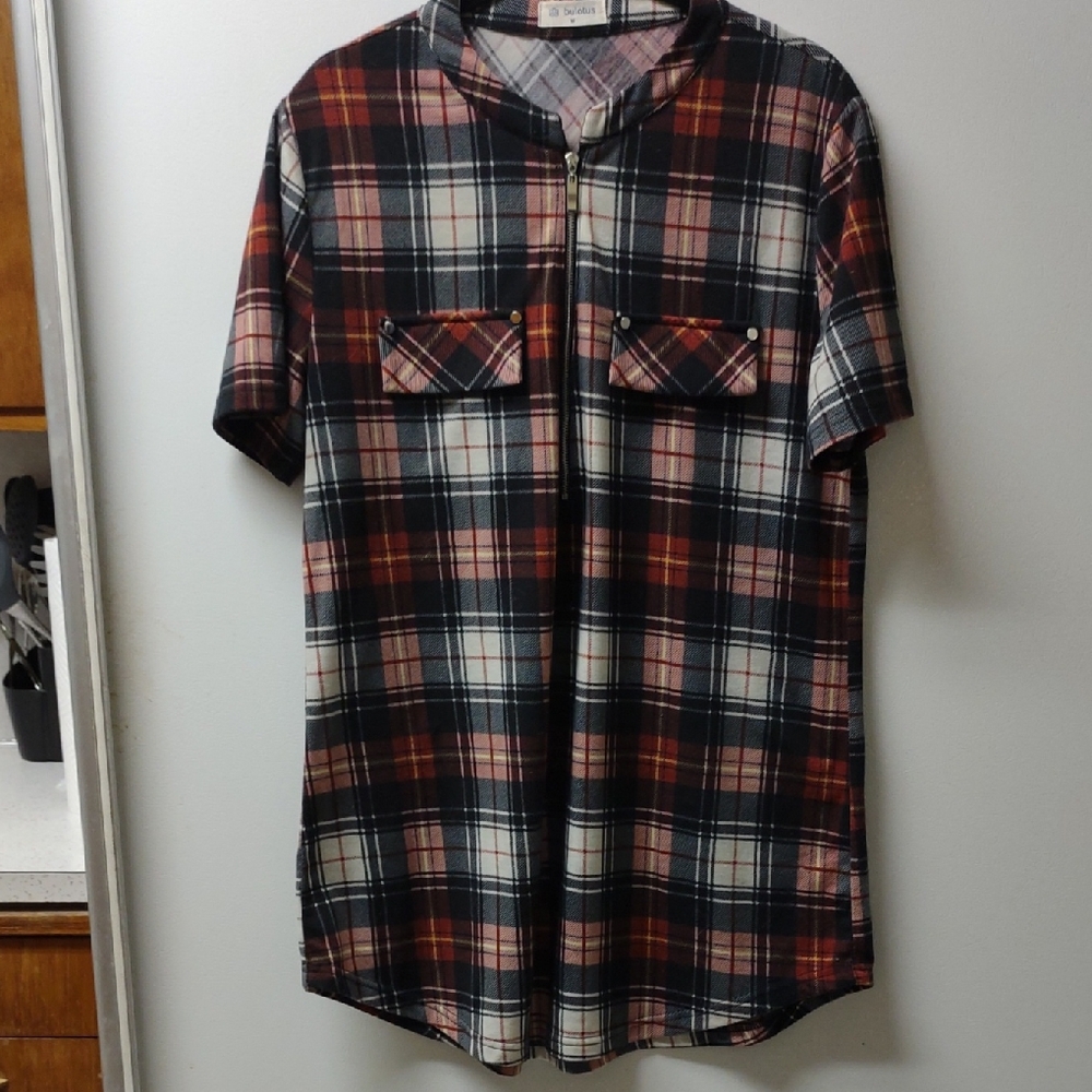 Light Weight Plaid Short Sleeve Tunic Style Shirt